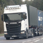 شحن سريع وآمن إلى السعودية