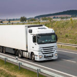 السعودية وجهتك العالمية: استمتع بتجربة شحن ممتعة وفريدة من نوعها من مصر شحن البضائع عبر الحدود البرية: حلول فعالة للتجارة مع الدول المجاورة للسعودية من مصر