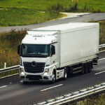 شحن الأثاث والمستلزمات المنزلية إلى السعودية: بسهولة وبدون أي ضرر طرق النقل البري بين مصر والسعودية: بوابة تجارية تربط بلدين